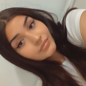 Meet your Posher, Lara